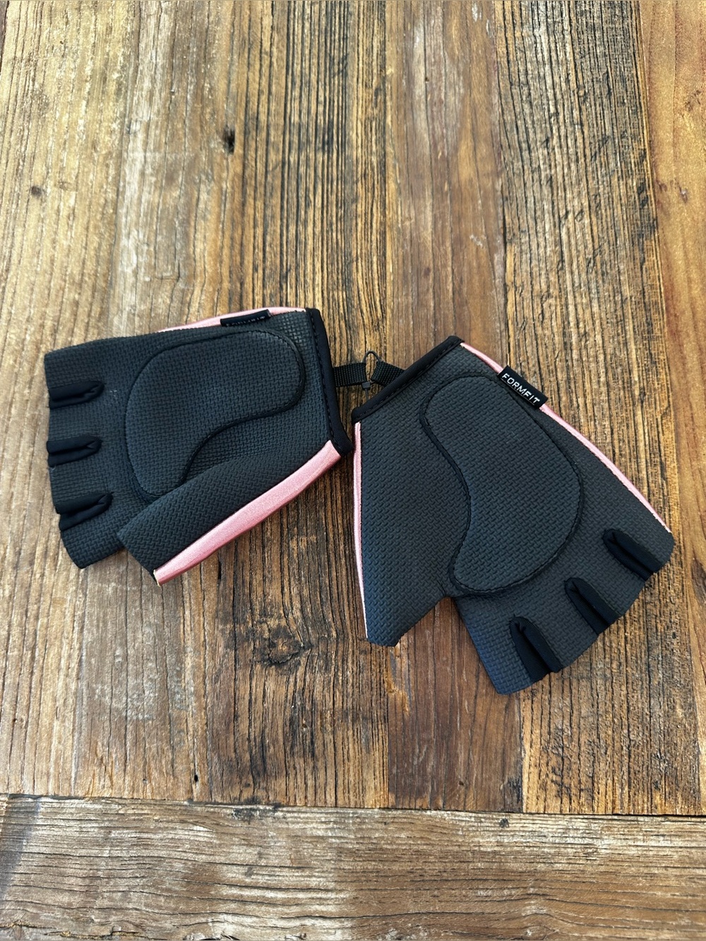 Metallic Pink Fingerless Workout Gloves - Picture 3 of 4